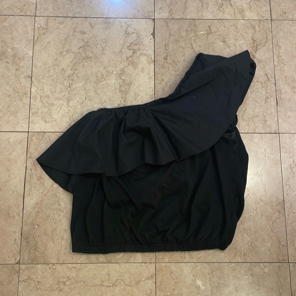 Black one-shoulder stretchy top, fits great, worn once, size M